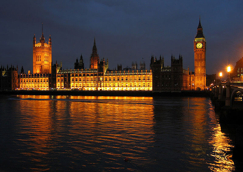 800px-PalaceOfWestminsterAtNight